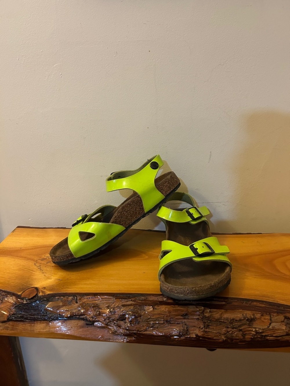 Kids Birkenstock Neon Green Adjustable Strap Sandals Size 33